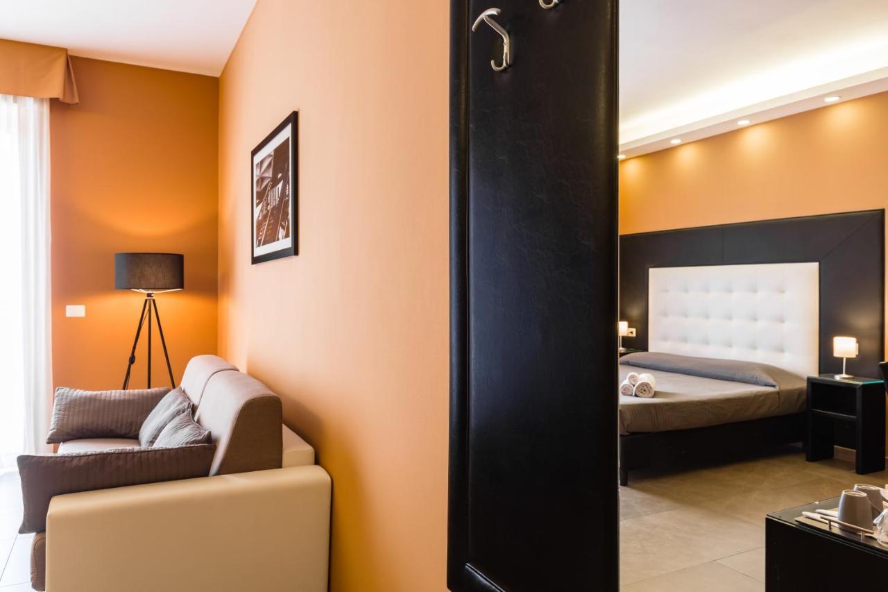 Bh Napoli Railway Otel Dış mekan fotoğraf
