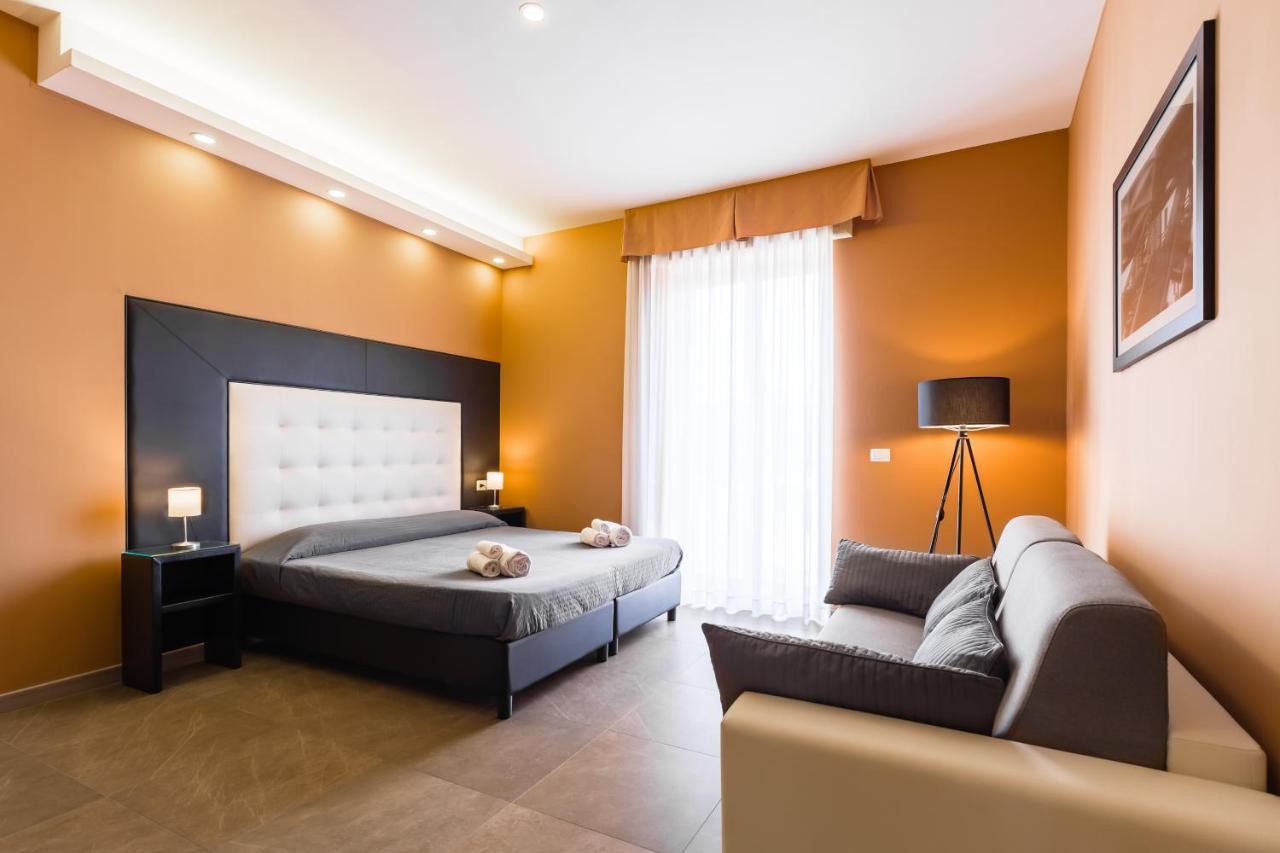 Bh Napoli Railway Otel Dış mekan fotoğraf