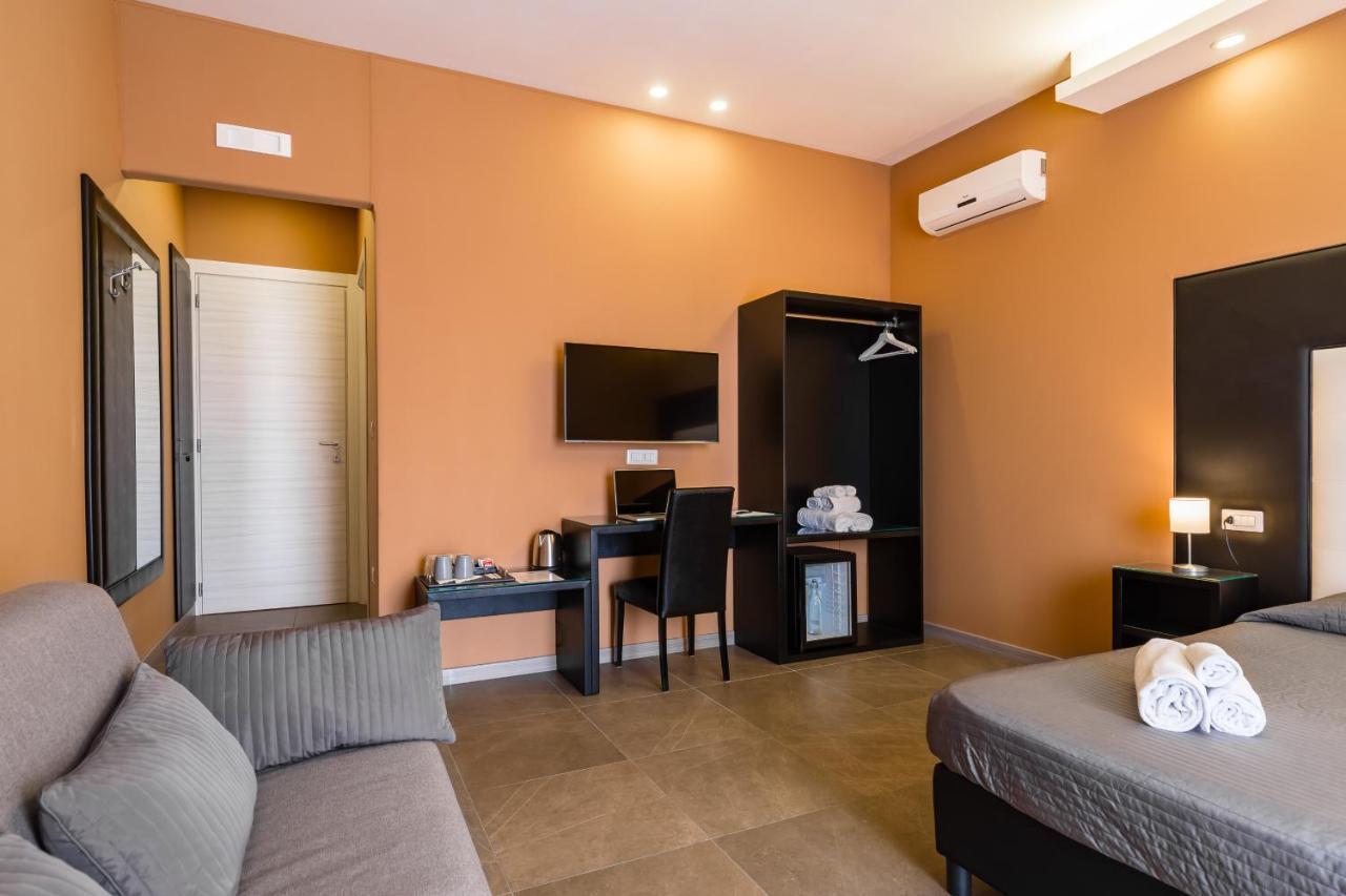 Bh Napoli Railway Otel Dış mekan fotoğraf