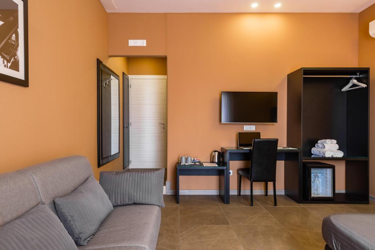 Bh Napoli Railway Otel Dış mekan fotoğraf