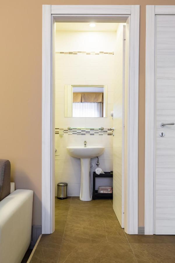 Bh Napoli Railway Otel Dış mekan fotoğraf