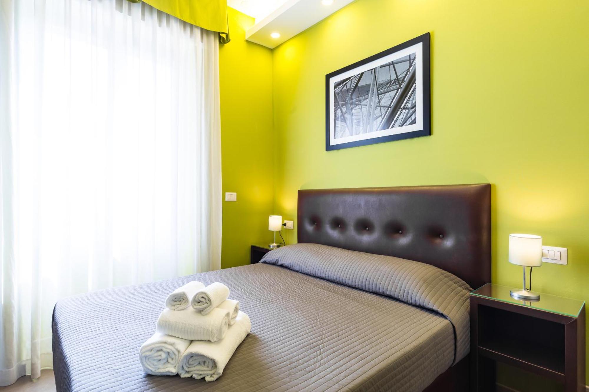 Bh Napoli Railway Otel Oda fotoğraf